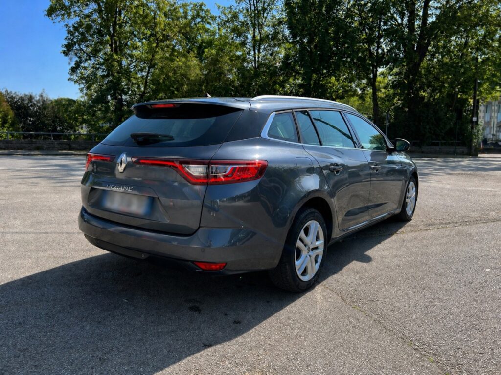 Renault MEGANE IV ESTATE - Photo 2