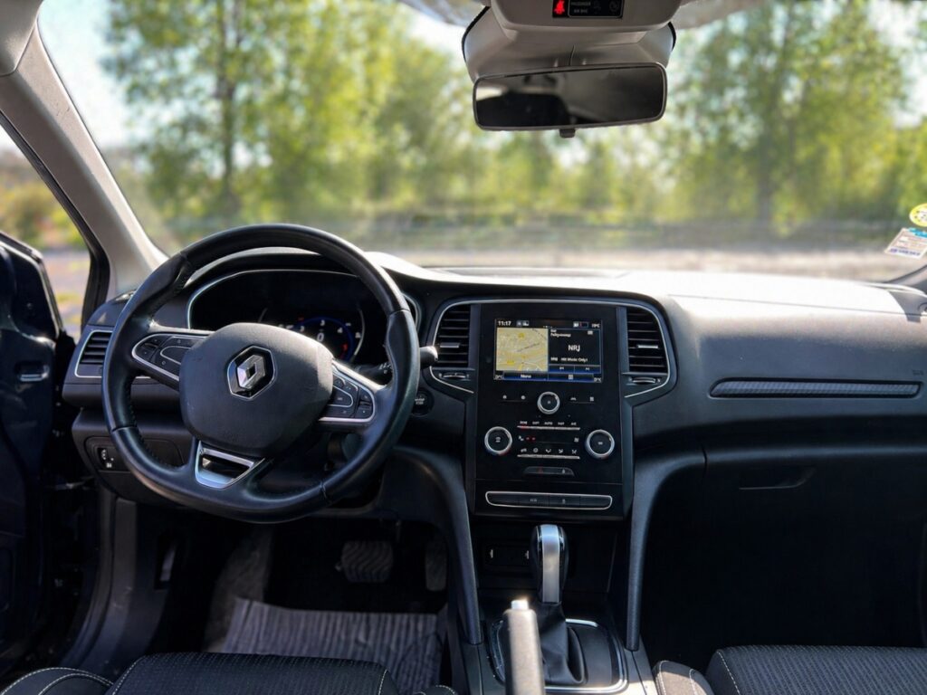 Renault MEGANE IV ESTATE - Photo 3