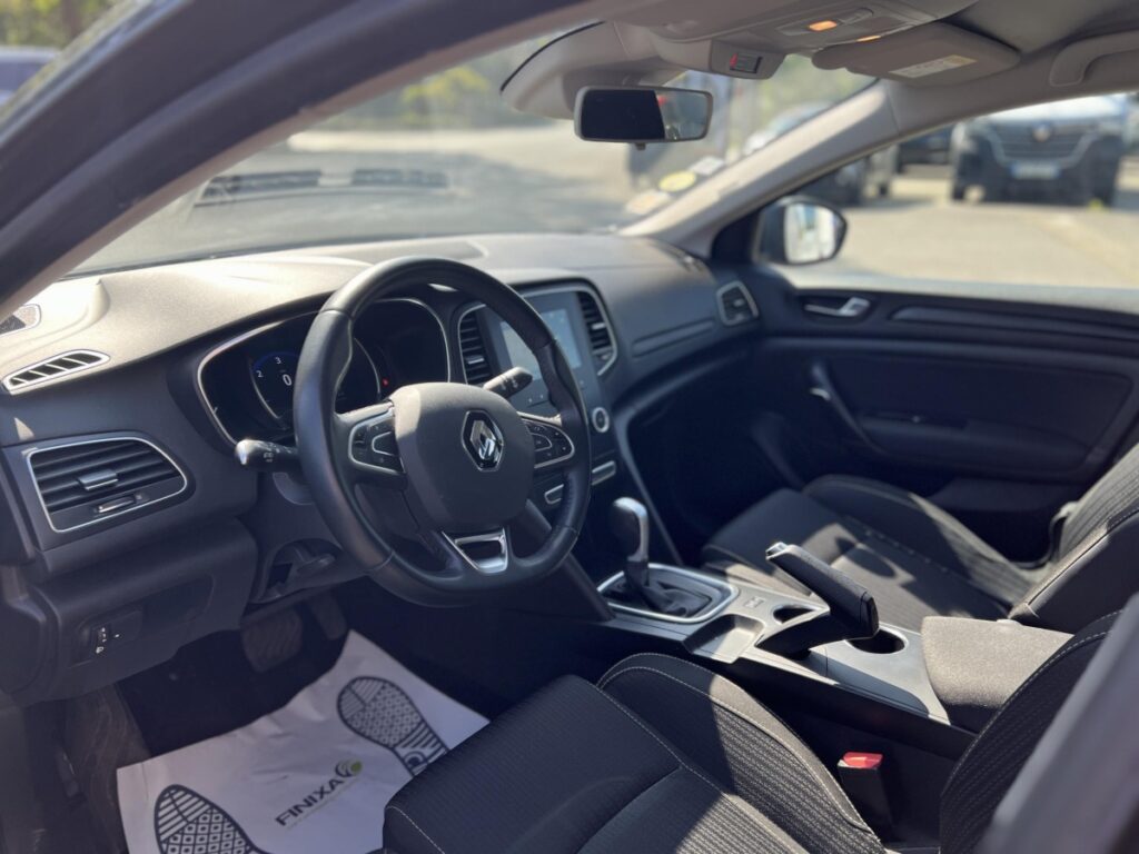 Renault MEGANE IV ESTATE - Photo 4