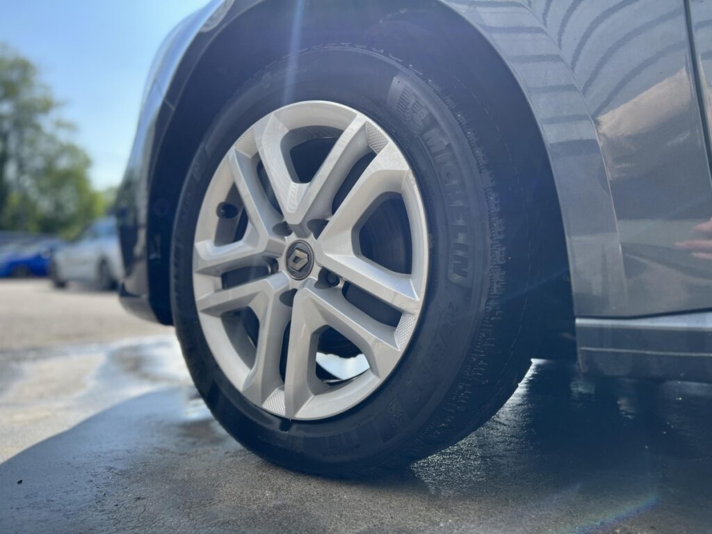 Renault MEGANE IV ESTATE - Photo 7