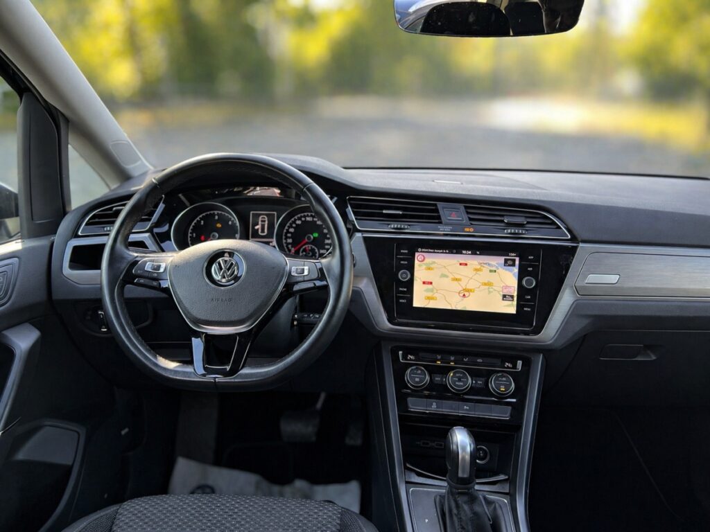 Volkswagen Touran - Photo 3